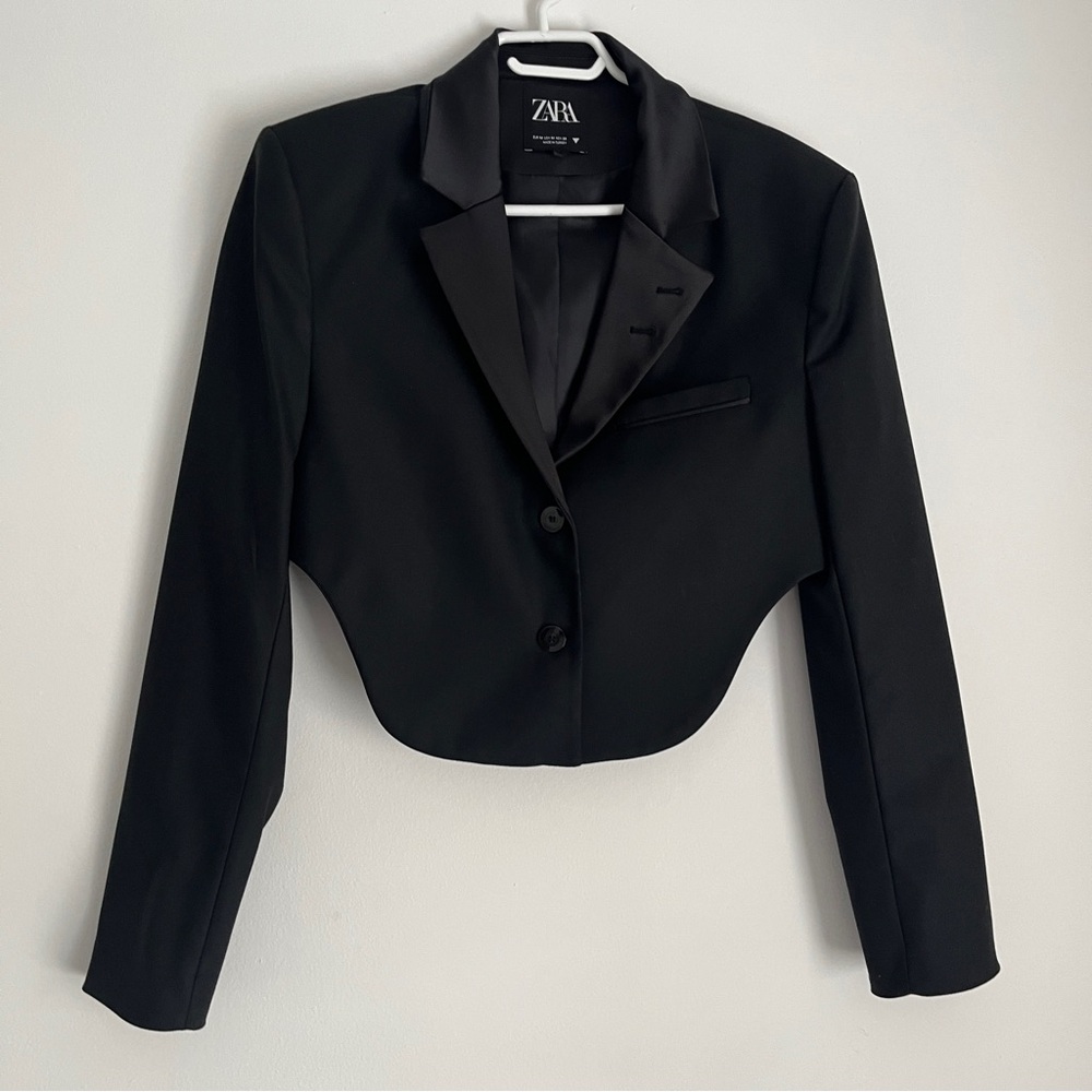 zara- black cropped blazer jacket with shoulder pads